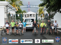 Le tour de la Réunion à vélo au profit de Terre Fraternité