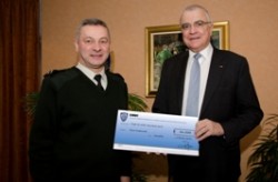 Copie de Remise de chèque 5 février 2014 à l'association Terre Fraternité