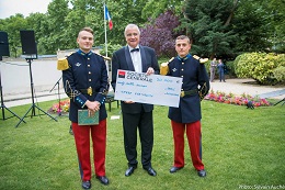 Remise de chèque de la promotion Lieutenants Thomazo à l’occasion de leur grand bal de promotion (20 juin 2015)
