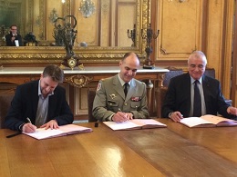 Signature d’une convention « Oméga » avec Décathlon (14 avril 2016)