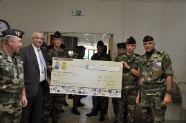 Remise de chèque de la course de relais du 6ème RG (13 juin 2014)