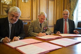 Renault Trucks Défense, la CABAT et Terre Fraternité oeuvrent à la reconversion des blessés (7 avril 2015)