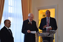 Remise de chèque de l’association nationale des amis du musée des parachutistes (30 juin 2015)