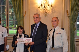 Remise du chèque du tournoi de bridge des gouverneurs (31 mai 2016)