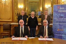 Signature d’une convention avec Créations GLF (21 mars 2017)