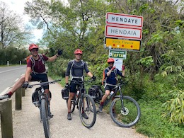 L’arrivée à Hendaye des trois cyclistes !!! (10 avril 2021)