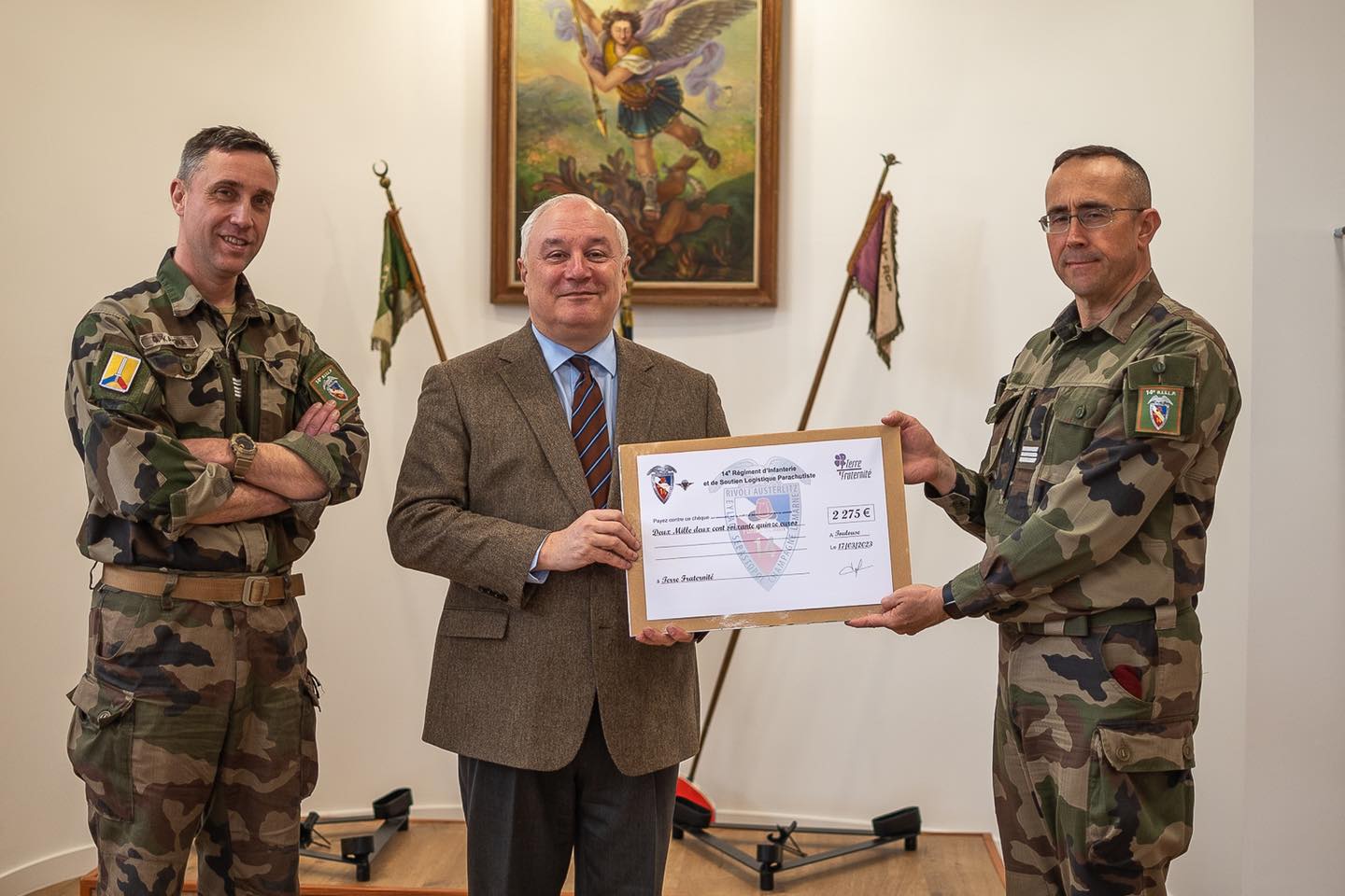 Remise de chèque du 14e régiment d’infanterie et de soutien logistique parachutiste (17 mars 2023)